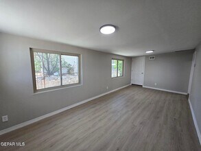 Building Photo - 3909 Sunrise Ave