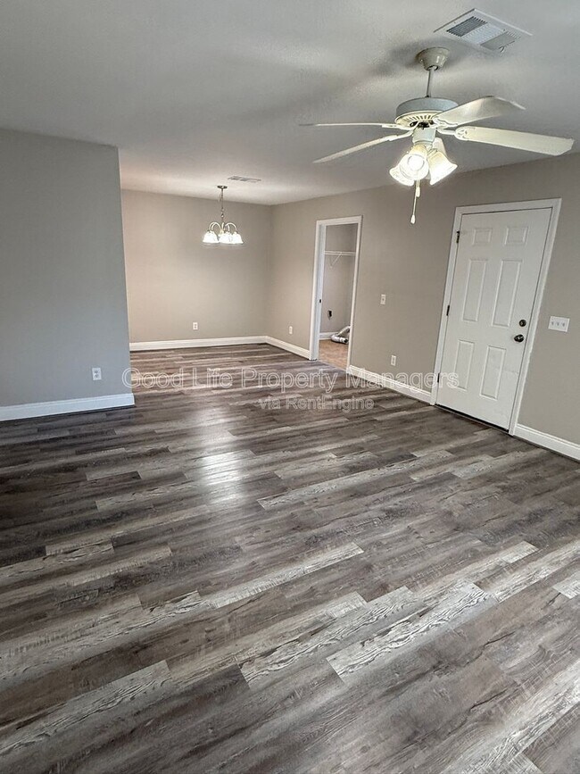 Foto del edificio - 8440 Chisholm Rd