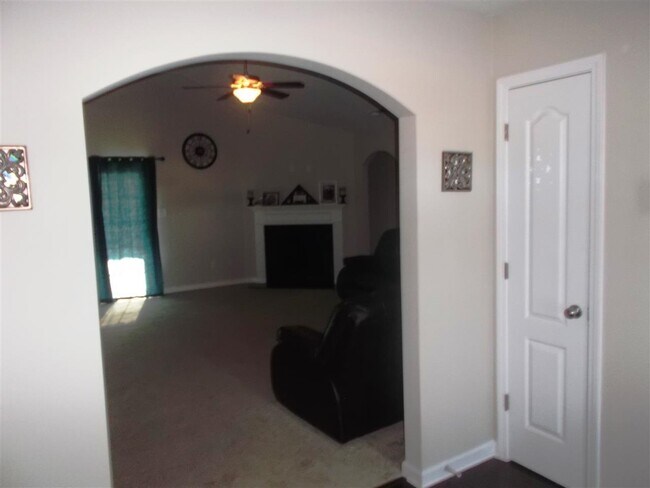 Building Photo - 901 Merlin Ct