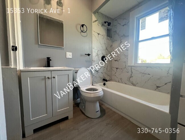 Building Photo - 15353 Yorick Ave