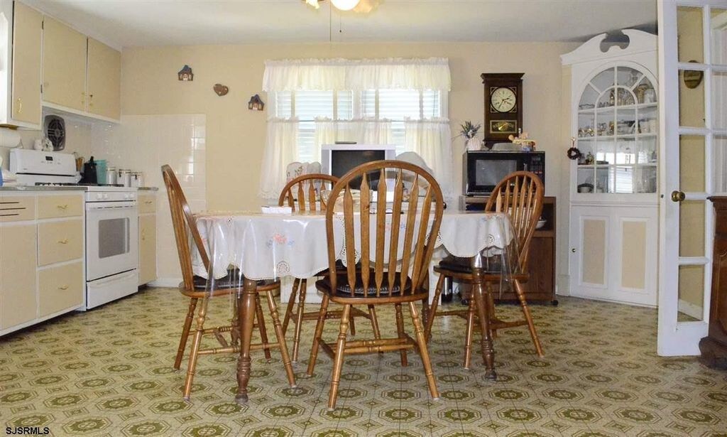 Building Photo - 232 Messina Ave