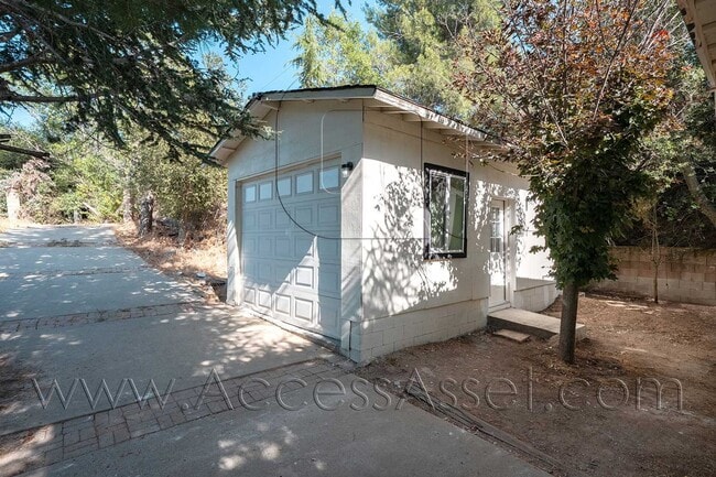 Foto del edificio - Charming 1 Bed/1 Bath Newly Remodeled Unit...