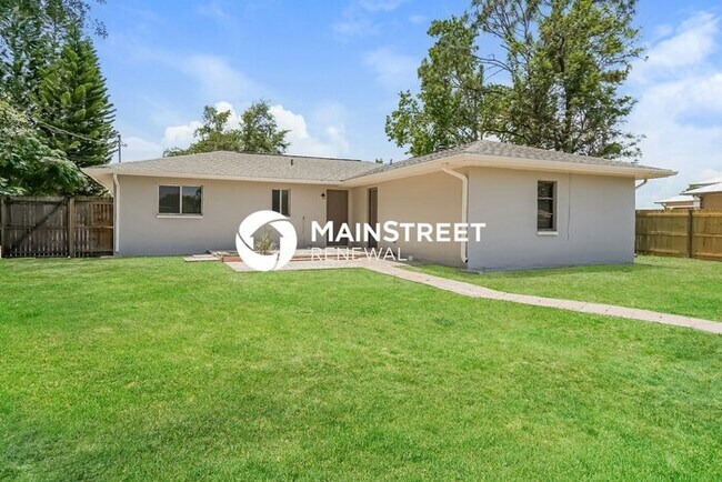Foto del edificio - 4 Bedroom Pet-Friendly Home in FORT MYERS, FL with Main Street Renewal