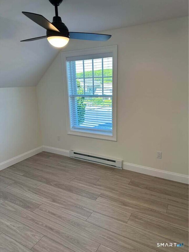 Foto del edificio - 309 Flanders Rd