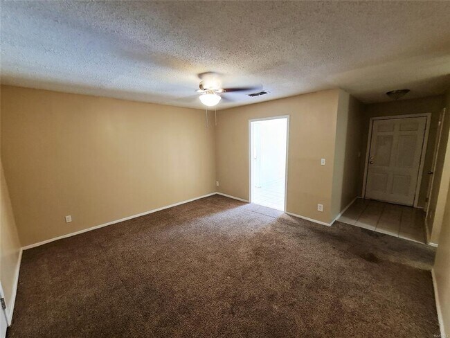 Foto del edificio - 3024 Cross Creek Dr