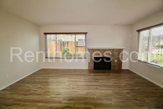 Building Photo - Mira Mesa, 8959 Canis Ln, Rmdld, Dual Pane...