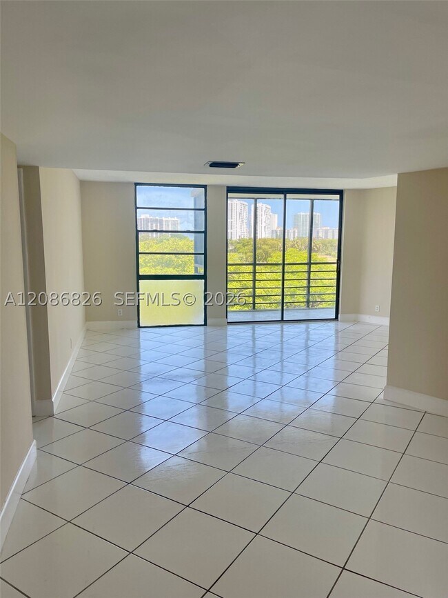 Foto del edificio - 20400 W Country Club Dr