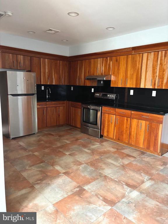 Foto del edificio - 1338 W Girard Ave