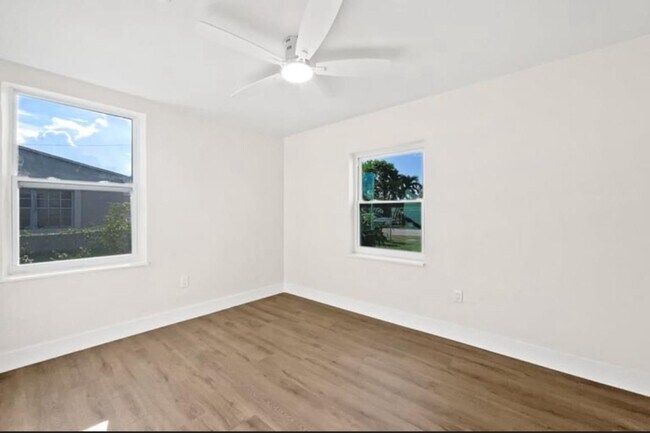 Foto del edificio - 2421 NW 152nd St