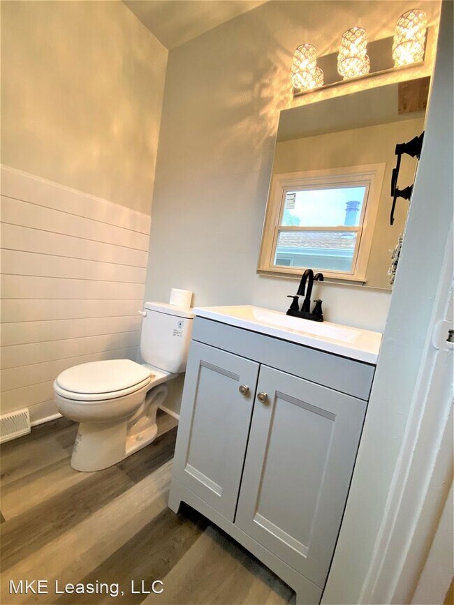 Building Photo - 3 br, 1.5 bath House - 6481 N 52nd Street
