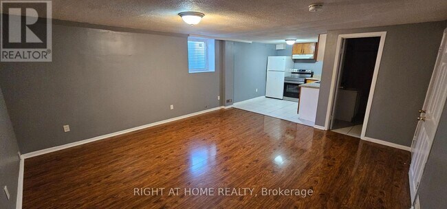 Photo du bâtiment - 163 McMurchy Ave