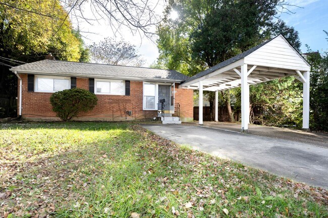 Building Photo - Beautifully remodeled Bethesda Home