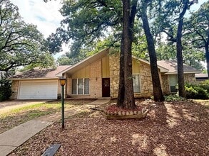 Building Photo - 2107 Botts Dr