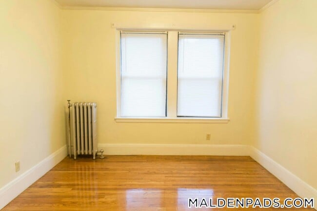 Building Photo - 349 Pleasant St