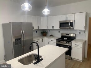 Building Photo - 2423 N Park Ave