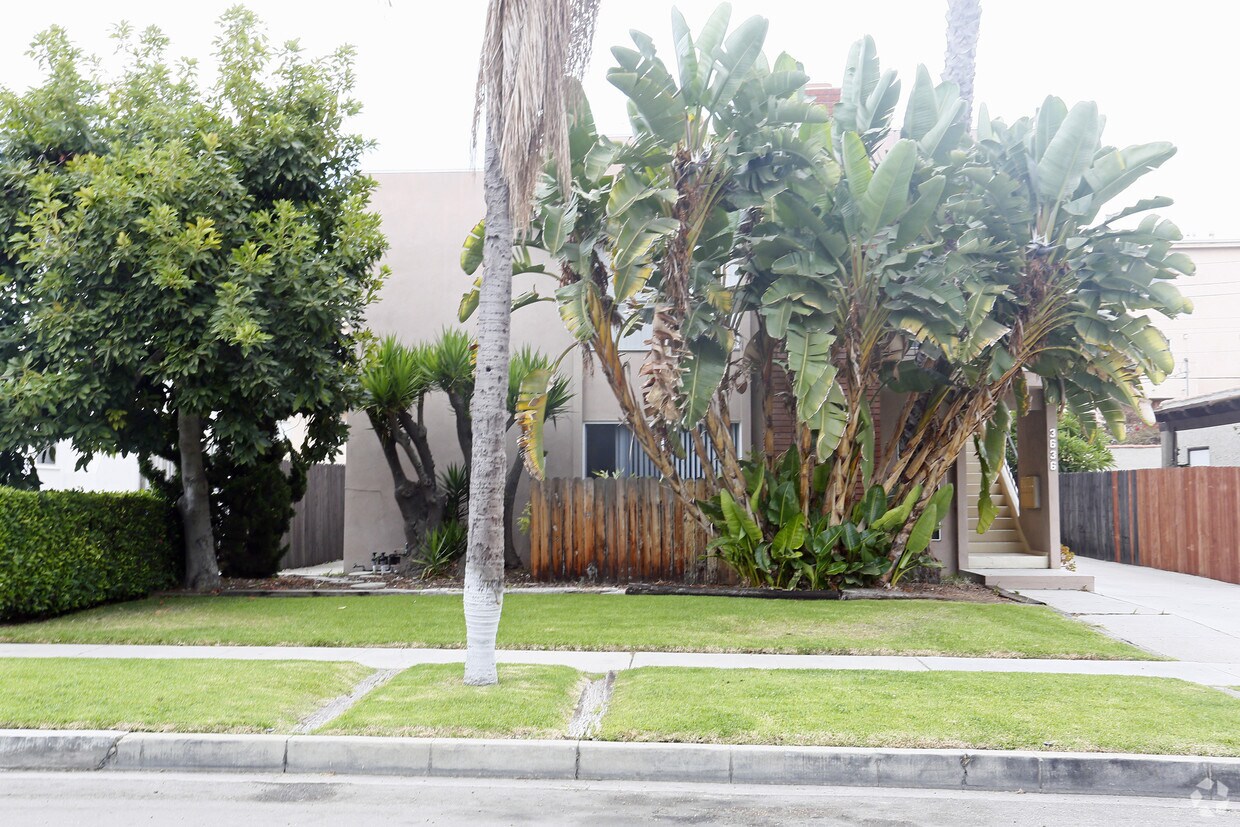 Building Photo - 3636 Empire Dr