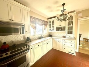 Building Photo - 2023 E Beverly Rd