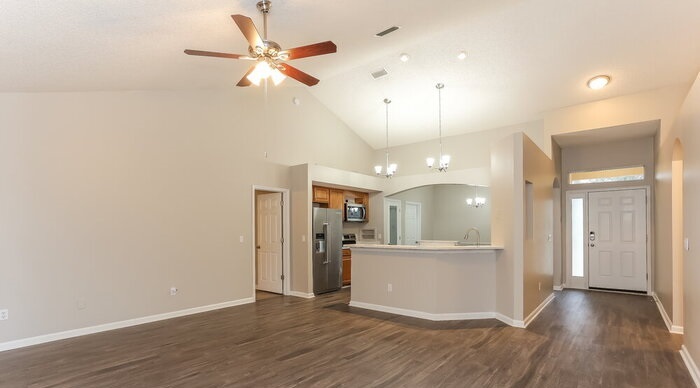 Foto principal - 310 Lake Bluff Ct