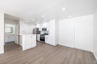 Interior Photo - Enclave 693