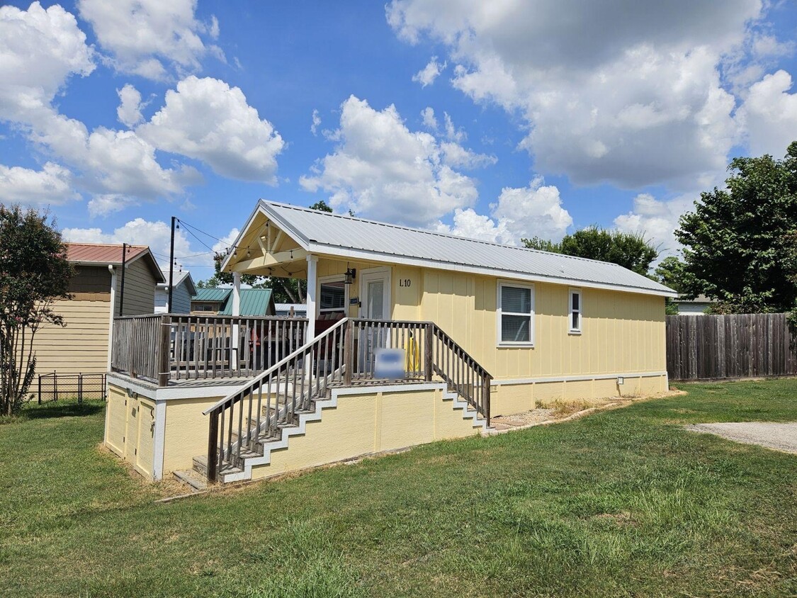 Primary Photo - 12922 Longstreet Rd