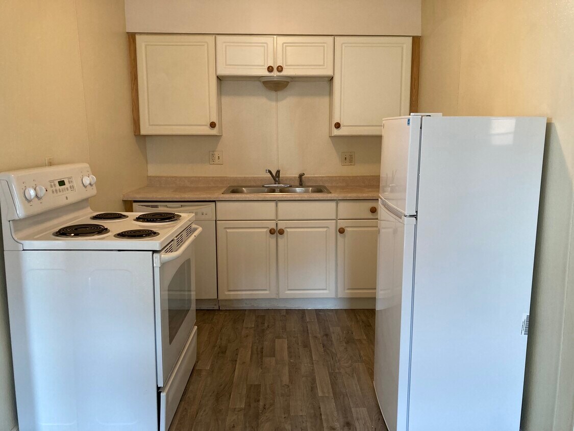 Foto principal - 112 E 2nd St