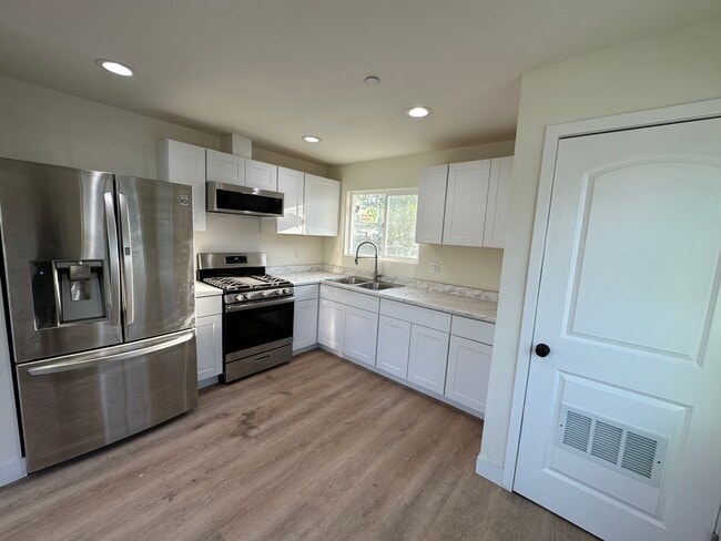 Building Photo - 10730 Crockett St