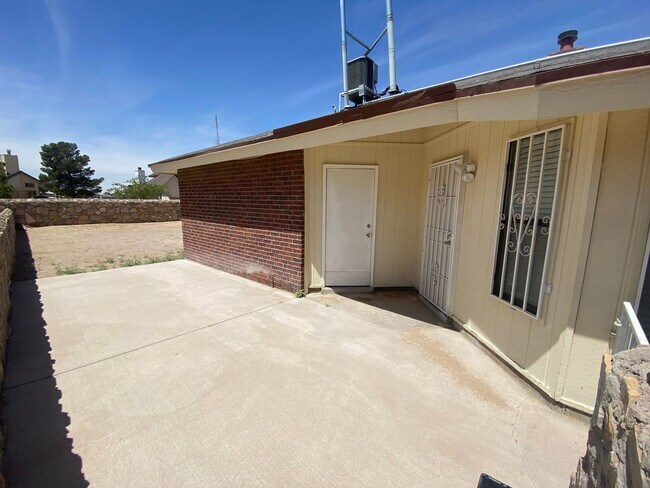 Building Photo - EASTSIDE DUPLEX FOR RENT