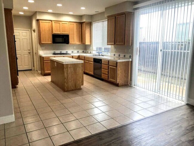 Foto del edificio - 5143 Adamstowne Way