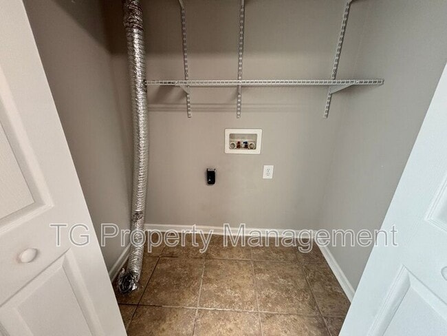 Building Photo - 196 Leese Dr