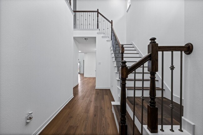 Foto del edificio - 1444 Kit King Dr