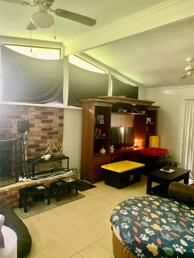 Foto del edificio - 9848 Pine Point Dr