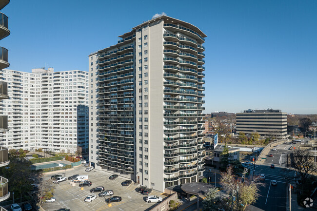 Building Photo - The Pembroke at Fort Lee