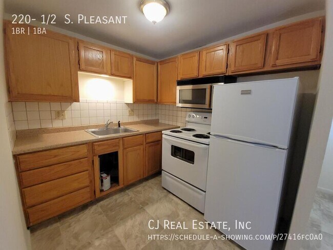 Building Photo - 220- 1/2  S. Pleasant-