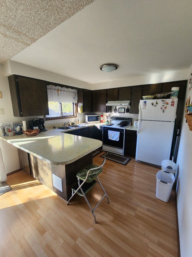 Foto del edificio - Furnished 3BR, 1.5BTH Centrally Located in...