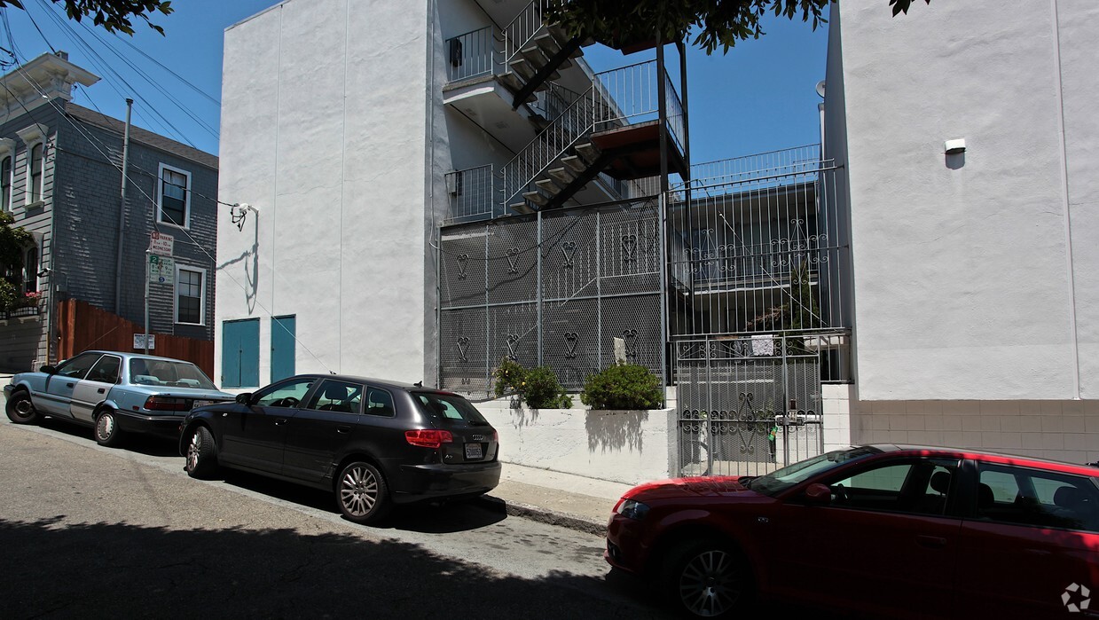 Building Photo - 200 Rose St