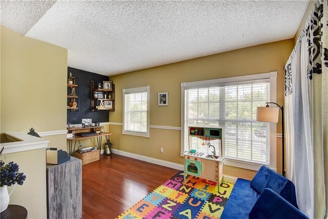Building Photo - 10372 Fox Trail Rd S