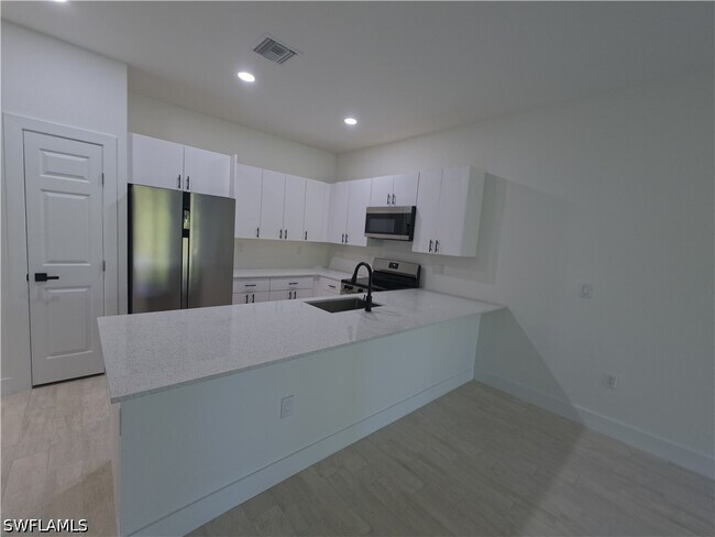 Foto del edificio - 2216 Kenneth Ave S