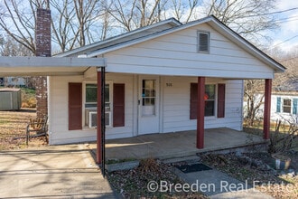 Building Photo - 928 Fairview Dr SW