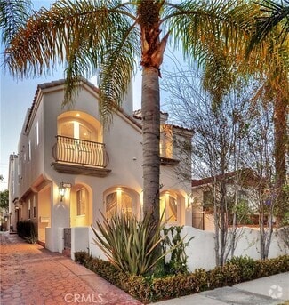 Building Photo - 703 Marguerite Ave