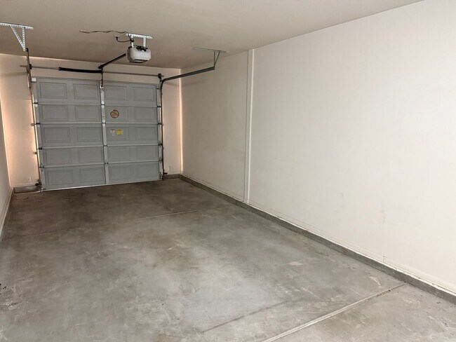Foto del edificio - 2050 W Warm Springs Rd