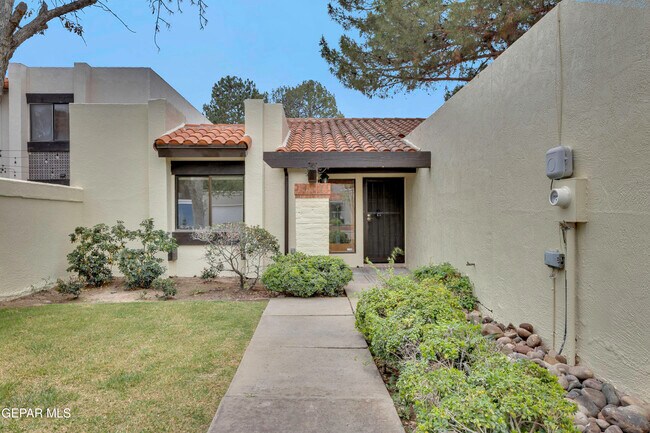 Foto del edificio - 620 Lakeway Dr