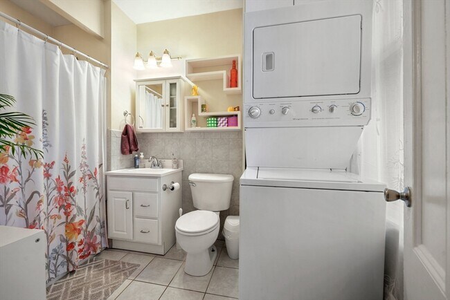 Foto del edificio - 100 E Brookline St