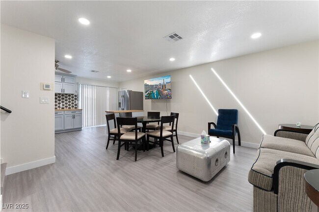 Foto del edificio - 6128 Jones Cir