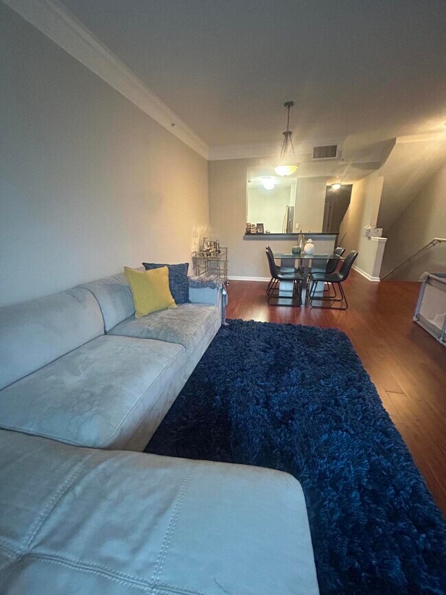 Foto del edificio - 2032 Alta Meadows Ln