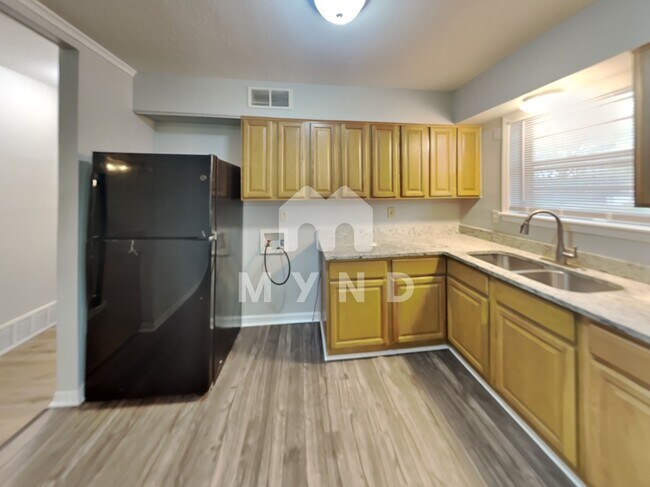 Building Photo - 2247 Carrolton Dr