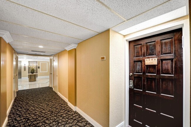 Building Photo - 3800 N Hills Dr