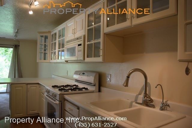 Building Photo - 3 br, 3.5 bath House - 435 Aspen Drive #13
