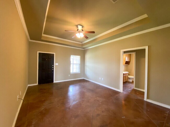 Building Photo - Beauford 3016 - 3020