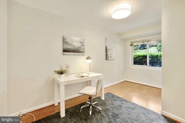 Foto del edificio - 4201 Cathedral Ave NW