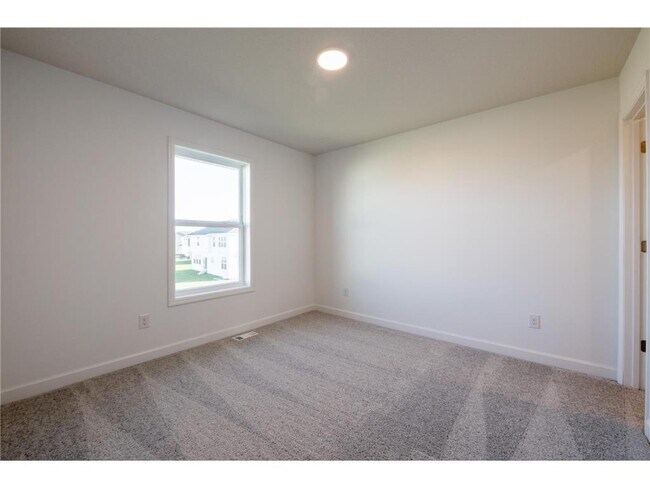 Building Photo - 1931 Balsam Dr